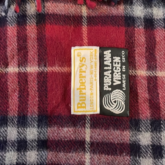 Vintage Burberrys scarf 🧣 - Picture 3 of 3